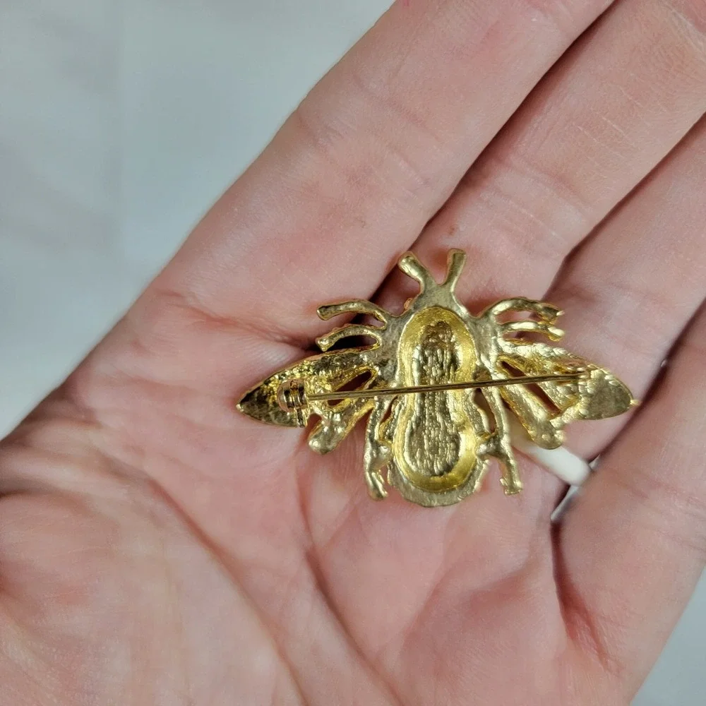 Gaudy Gold Good Luck Bug Pin, 1980s Brooch, Insect‎ Beetle Big Flying